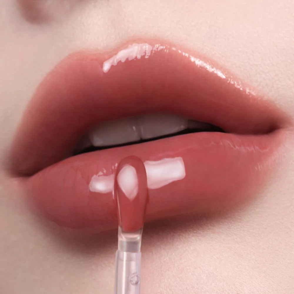 Close-up of a person applying lip gloss with a brush 3CE Drop Glow Gel KOOMIKO_Korean Skincare K-Beauty